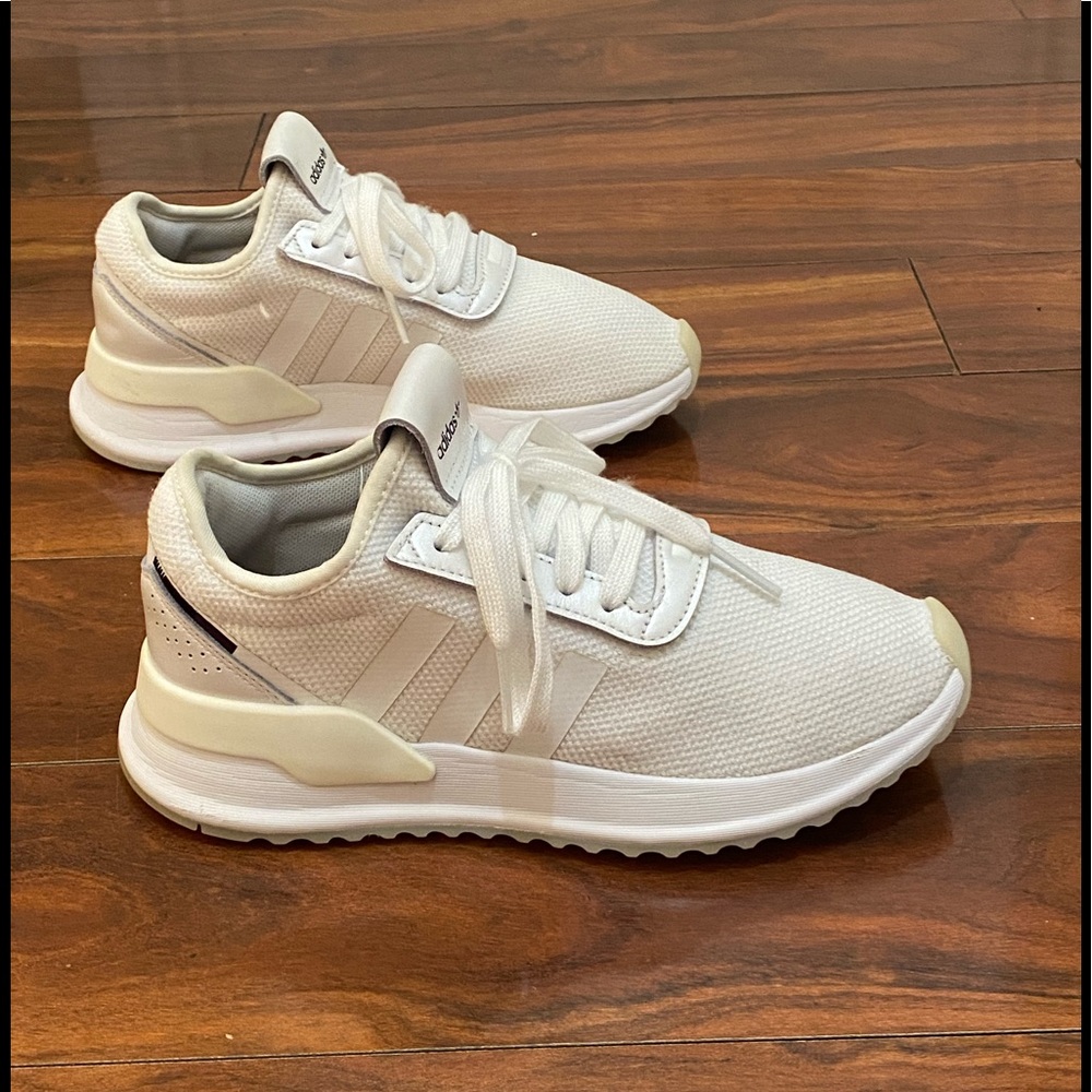 Adidas Sneakers